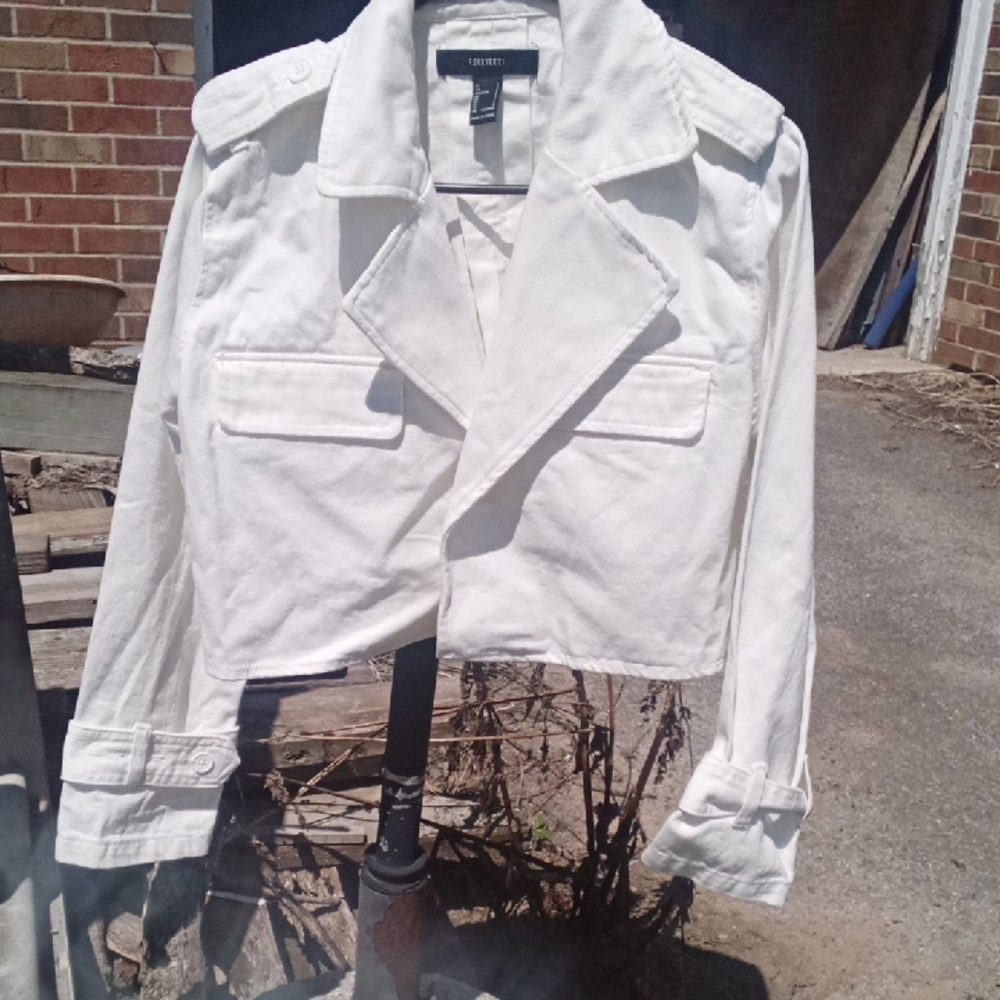 Forever 21 White denim cropped trench Coat size small
